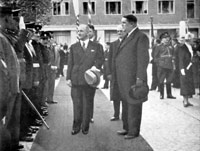 President Dr. Edvard Beneš a okresní hejtman JUDr. Petr Jan Němejc při návštěvě Sušice (8.5.1937)